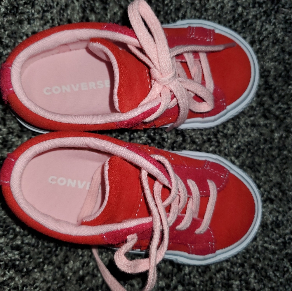 Converse toddler girl's lace up sneaker.